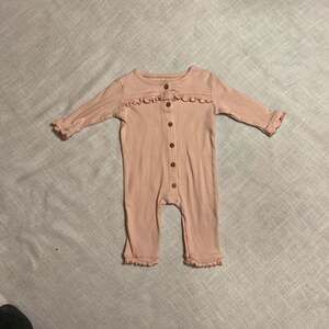 Rabbit Moon Organics Baby Girl Pink Ribbed Ruffle Front Romper 3-6M